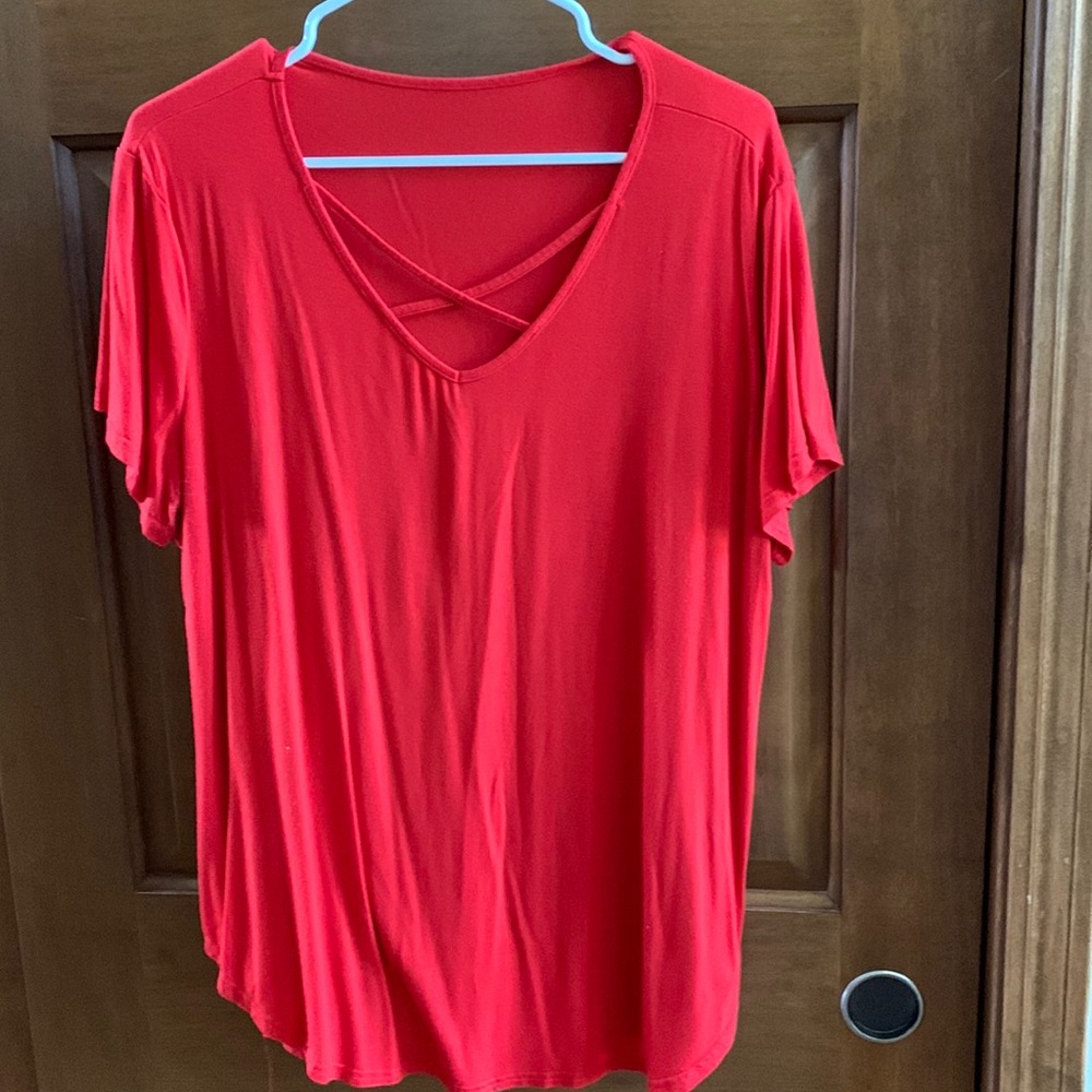 Women’s red V-neck crisscross T-shirt, XL.